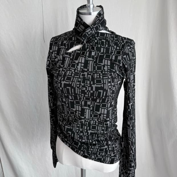 Edge on all 트임 터틀넥 탑