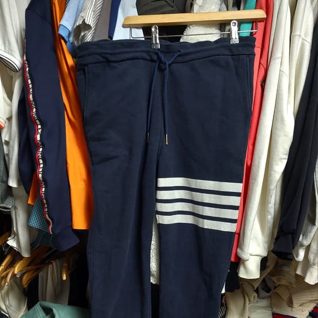 톰브라운 네이비 사선 트레이닝 바지 4사이즈 정품검수완료