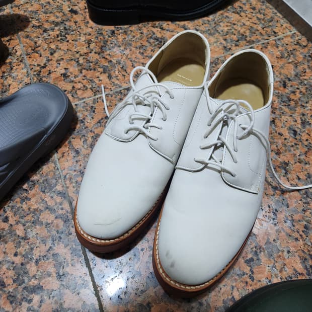 브룩스브라더스 9D사이즈 화이드벅스 더비
판매합니다.