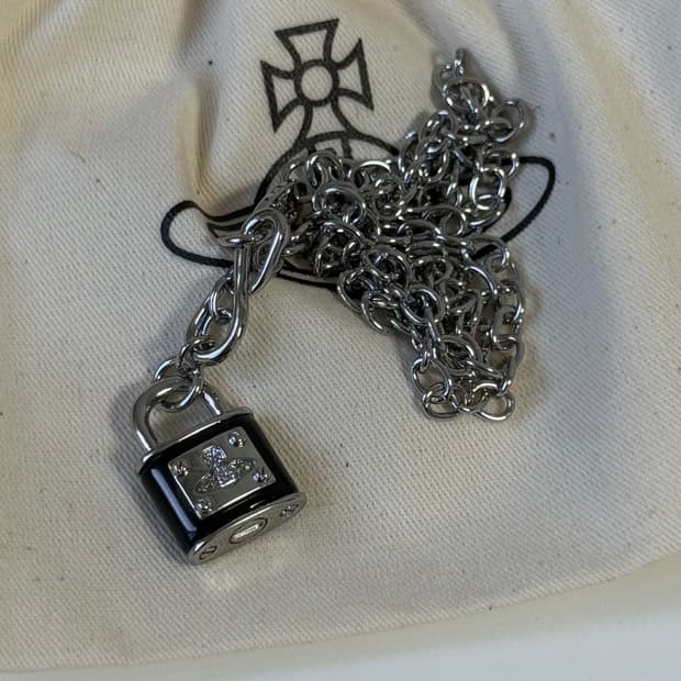 비비안웨스트우드 패드락 블랙 자물쇠 목걸이