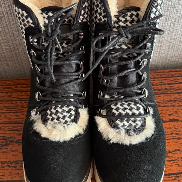 베어파우 BEARPAW 블랙 스웨이드 하운드투스 체크 퍼 방한 부츠 워커