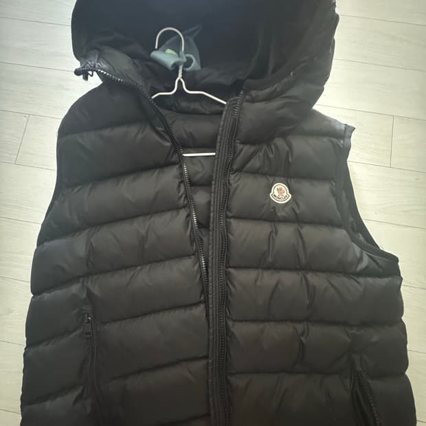 몽클레어 조끼패딩 