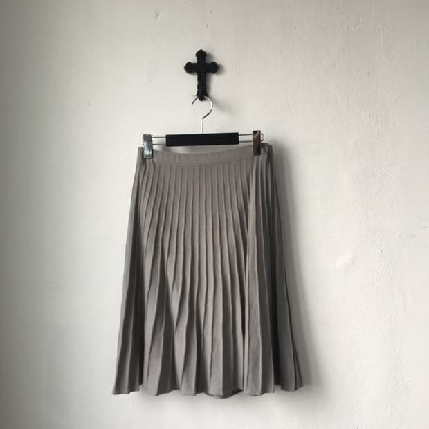 Pleats midi skirt
