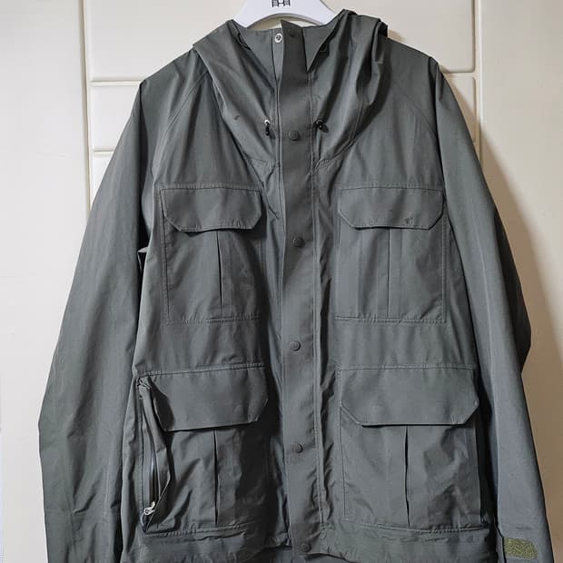 노스페이스 퍼플라벨 GORE-TEX 팩라이트

마운틴파커 L