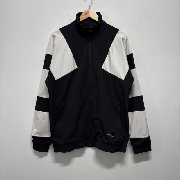 아디다스 검흰 배색 바람막이