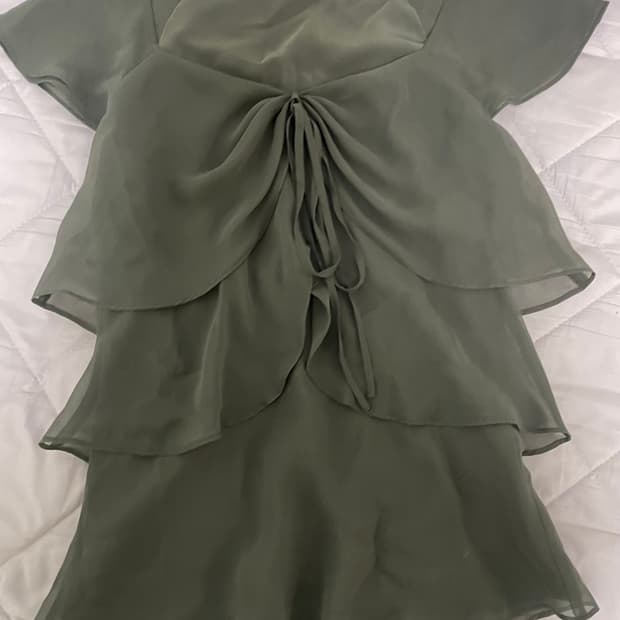 카키 블라우스