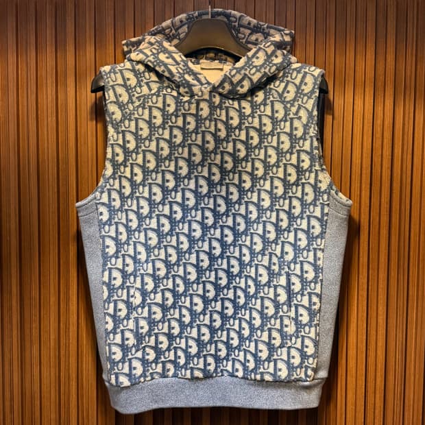 디올 오블리크 슬리브리스 후드 베스트M