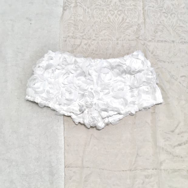 화이트 플라워 로우라이즈 숏츠 