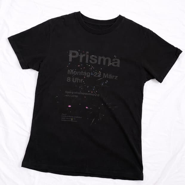 프리즈마 아트 그래픽 블랙 반팔 