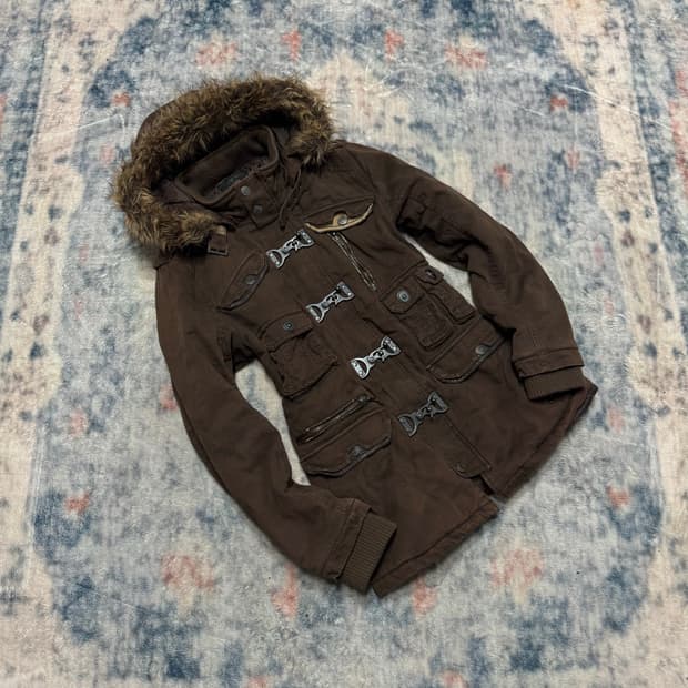 In the attic 00s brown trimming fur fire