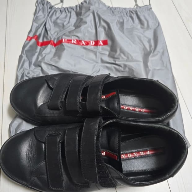 [8] 프라다 스포츠 벨크로 스니커즈