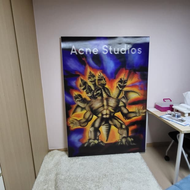 아크네스튜디오 monster in my pocket 콜라보 렌티큘러