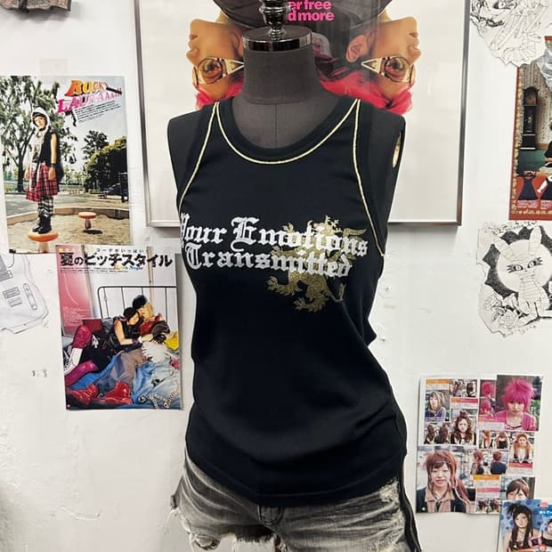 JPN 펑크 골드 프린팅 골지 슬리브리스