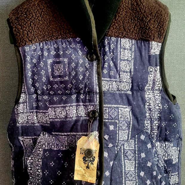 [택달린 새상품]Thursday Island 양면 겨울 누빔 베스트 조끼
