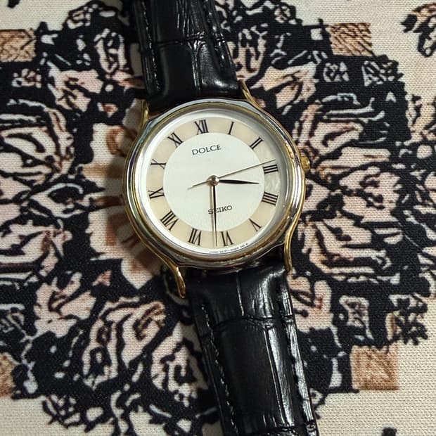 SEIKO DOLCE 빈티지 쿼츠 시계