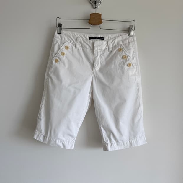 갭(GAP) 하프 팬츠