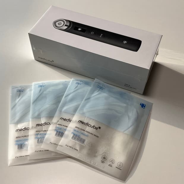 [새상품] 메디큐브 에이지알 부스터프로+메디큐브 쿨링 마스크팩 4개