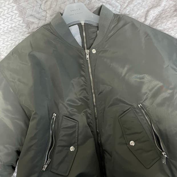 그레일즈 봄버 외