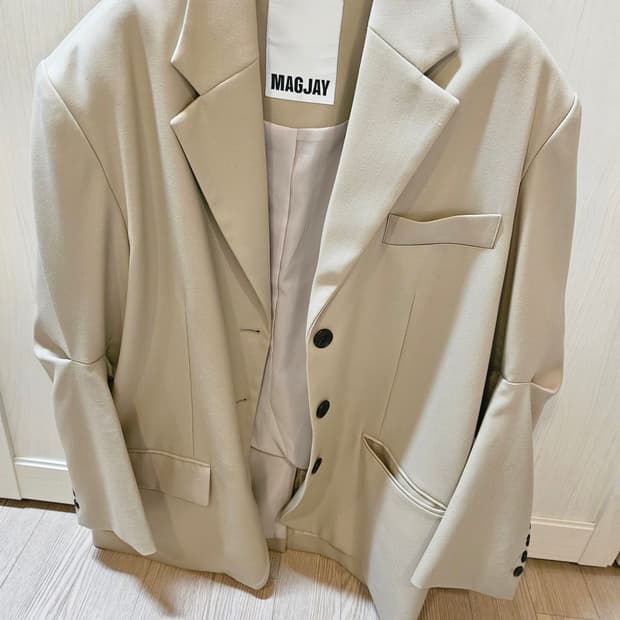 매그제이 베이지 루즈핏 자켓