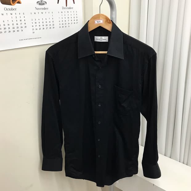 발렌시아가 BB로고 블랙 셔츠