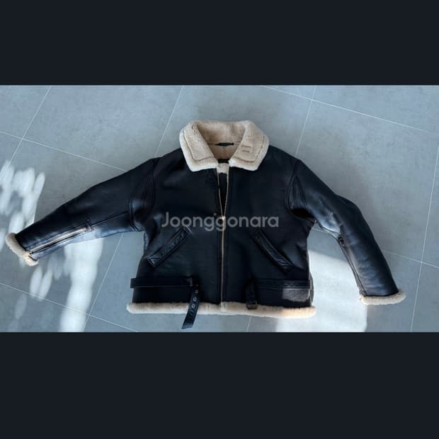 콕핏(cockpit)usa 톰하디무스탕 z2019w 50사이즈 판매합니다