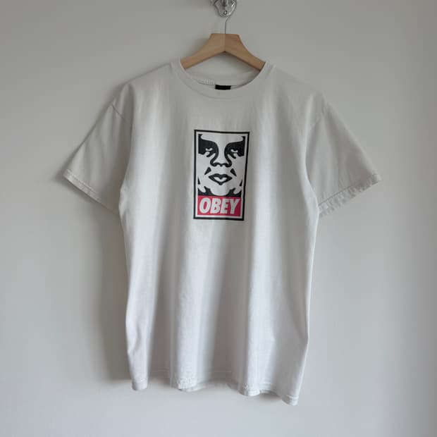 오베이(OBEY) 반팔 티셔츠(사용감 확인)
