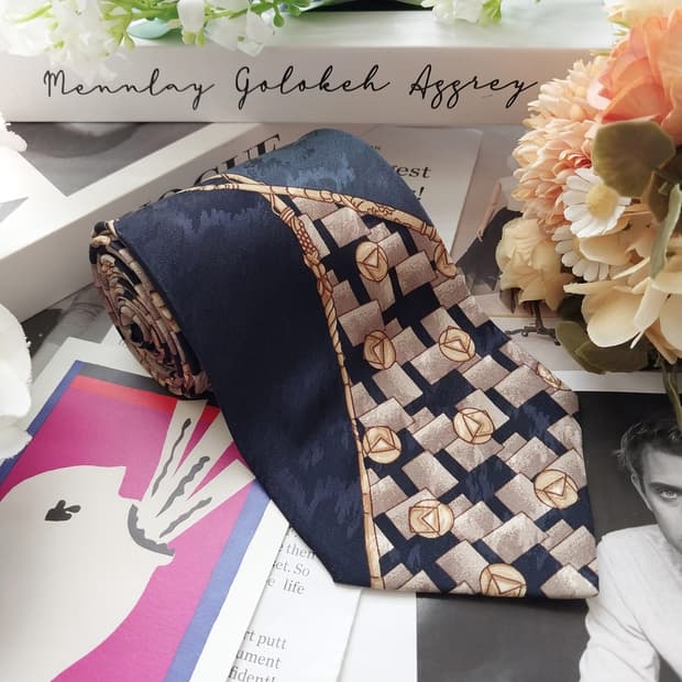 루치아노 소프라니 네이비 패턴 넥타이 9.6cm A+등급 K2528
