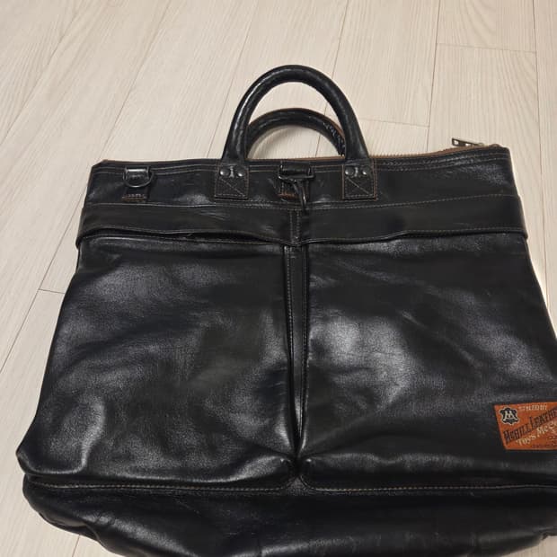 토이즈맥코이 블랙 헬멧백