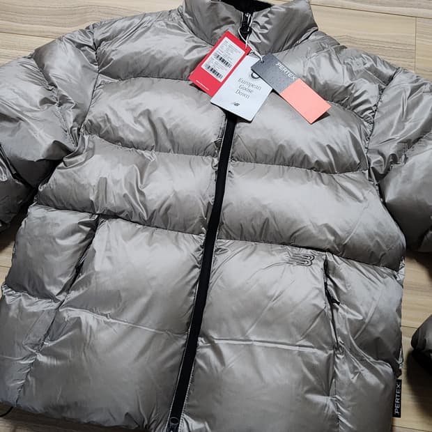 뉴발란스플라잉하이퍼구스다운퍼텍스패딩L사이즈