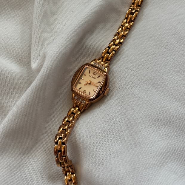 vintage lloyd string metal watch