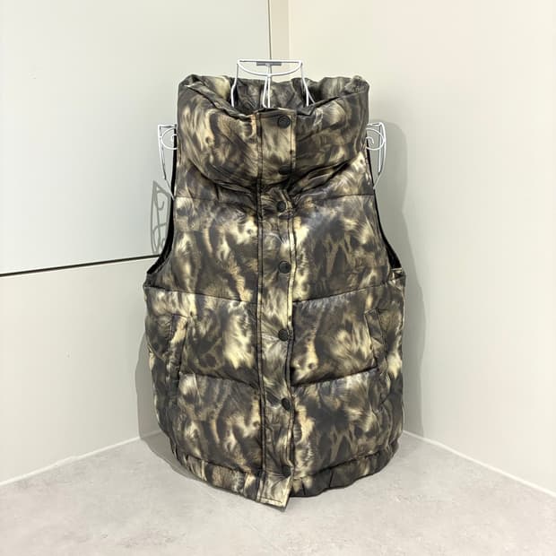 하이넥 호피 리얼다운 패딩조끼