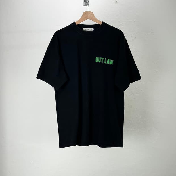 ์ธ๋์ปค๋ฒ ๋ธ๋ out law ๊ทธ๋ํฝ ์ฝํผ ํํํฐ