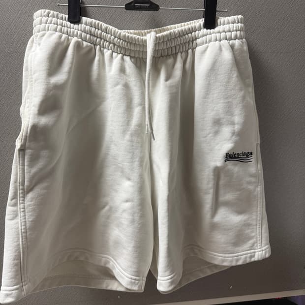 발렌시아가 반바지