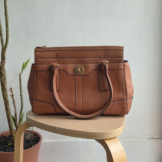 [COACH] Hamptons 내추럴 레더 새첼