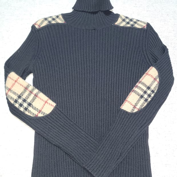 버버리 체크 목니트 팝니다