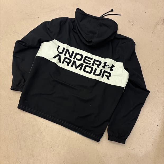 언더아머 컬러블럭 빅로고 바람막이