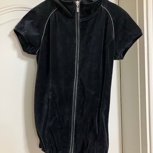 쿠드샹스 블랙 벨벳 반팔 후드 집업