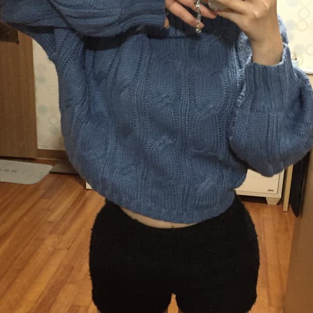 volcan&aphrodite 트임 니트 (유일매물)