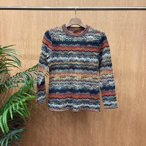  미쏘니 스포츠 니트 웨이브 패턴 미니멀 리브 마감 디테일 레인보우