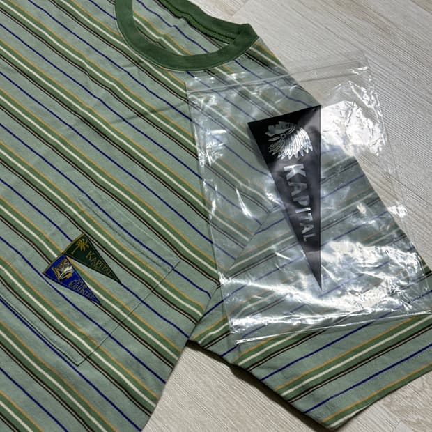 캐피탈 보더 티셔츠