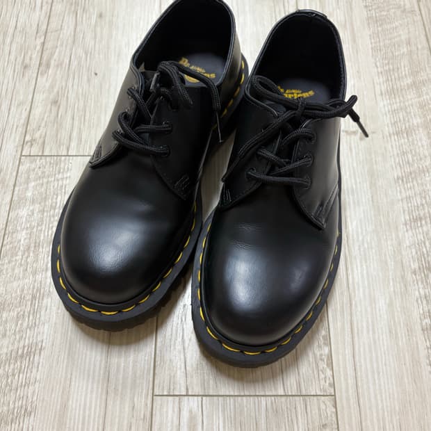 닥터마틴 1461 3홀 벡스 230