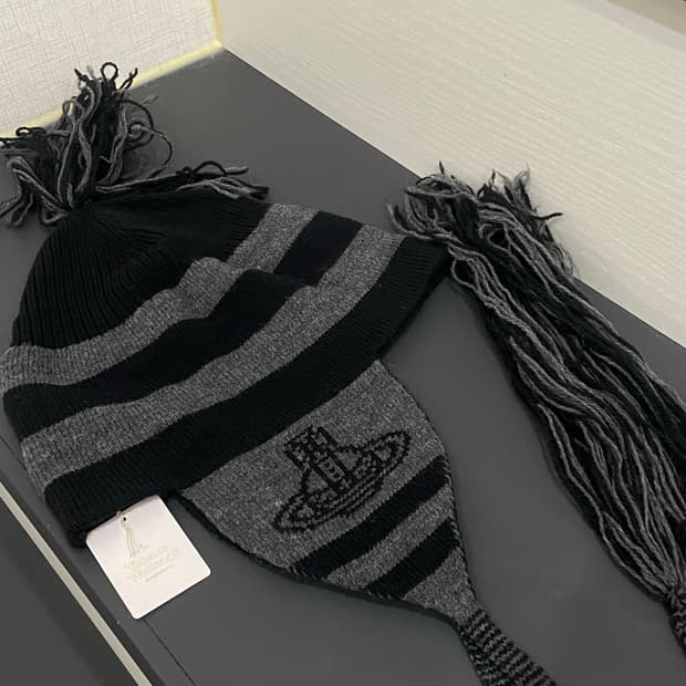 비비안웨스트우드 이어 플랩 귀도리 비니 모자