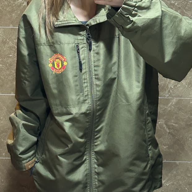 맨체스터 바람막이 카키 자켓