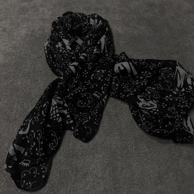 Vintage minimal grunge mood dot scarf