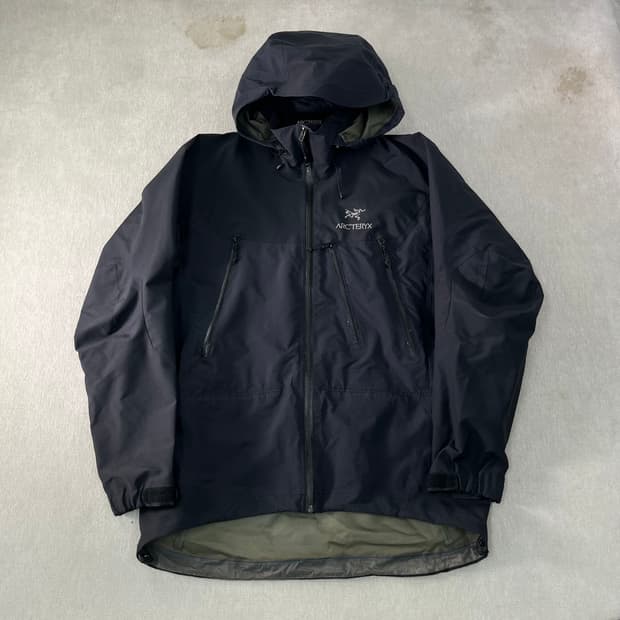 100 아크테릭스 세타 1세대 AR 블랙 바람막이 자켓