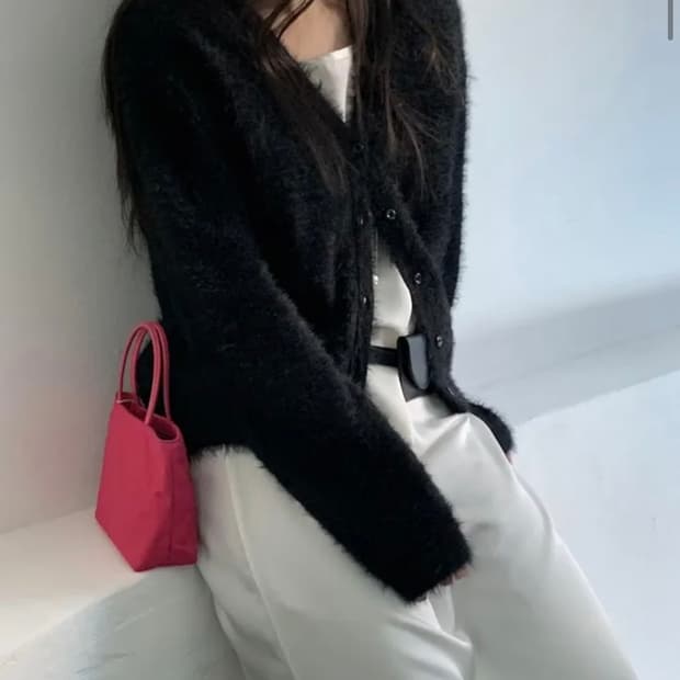 유해브썸띵 모에 퍼 니트 가디건 블랙 