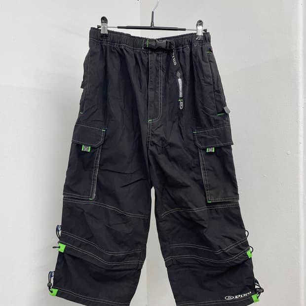 피코 블랙 절개 디테일 카고팬츠