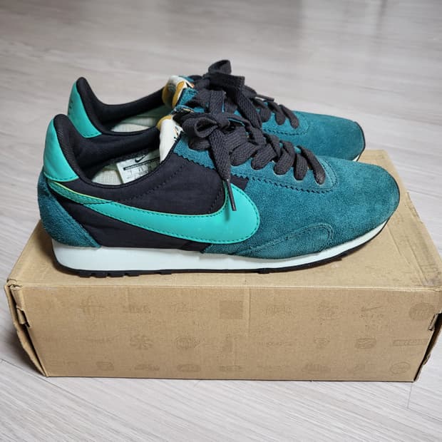 나이키 빈티지 프리 몬트리올 레이서(240)