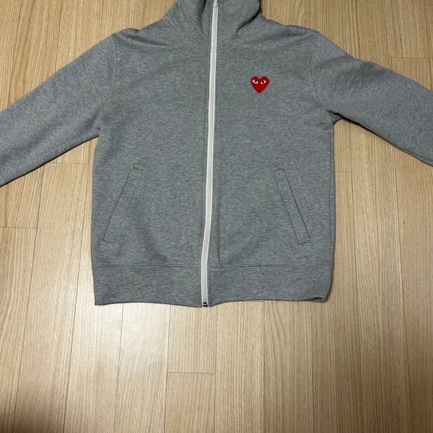 플레이 꼼데가르송 5 하트 집업 스웨트셔츠 그레이