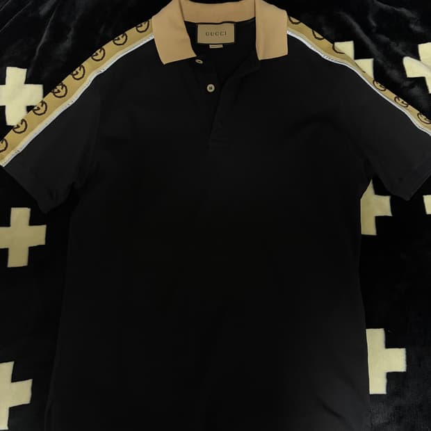 구찌 인터로킹 로고 카라티 블랙